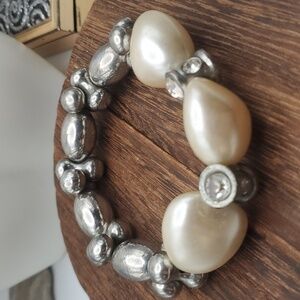 Lovers bloom pearl and silver bracelet stretch detailing B1926